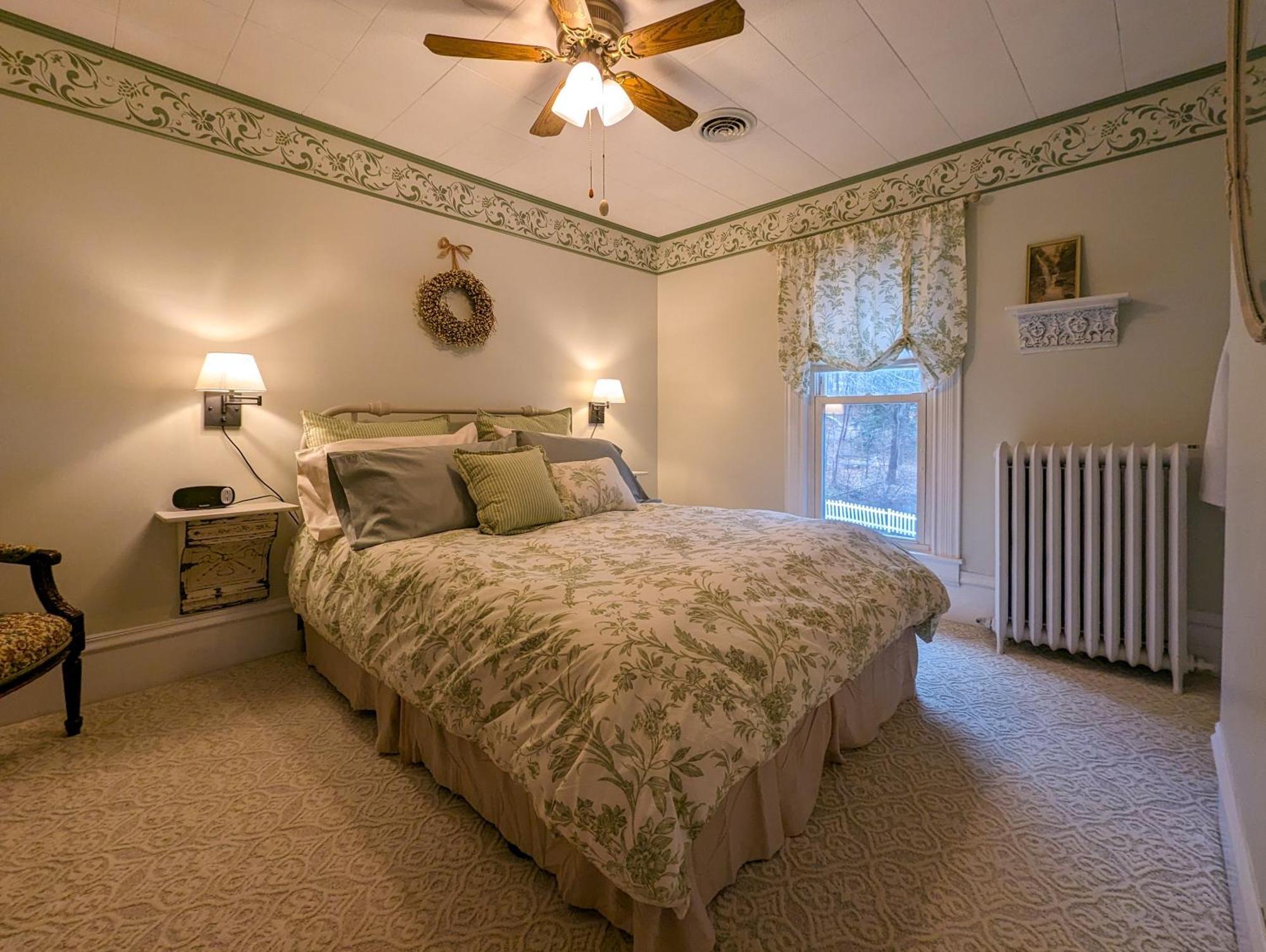 Hudson Manor Bed & Breakfast Уоткинс-Глен Экстерьер фото