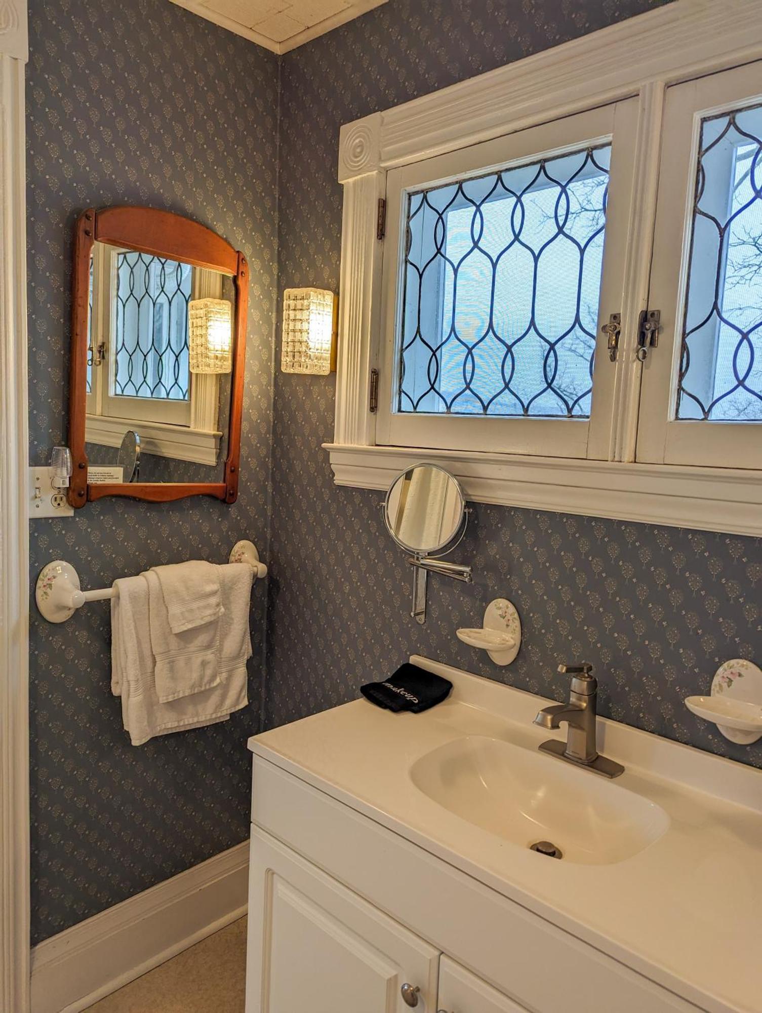 Hudson Manor Bed & Breakfast Уоткинс-Глен Экстерьер фото