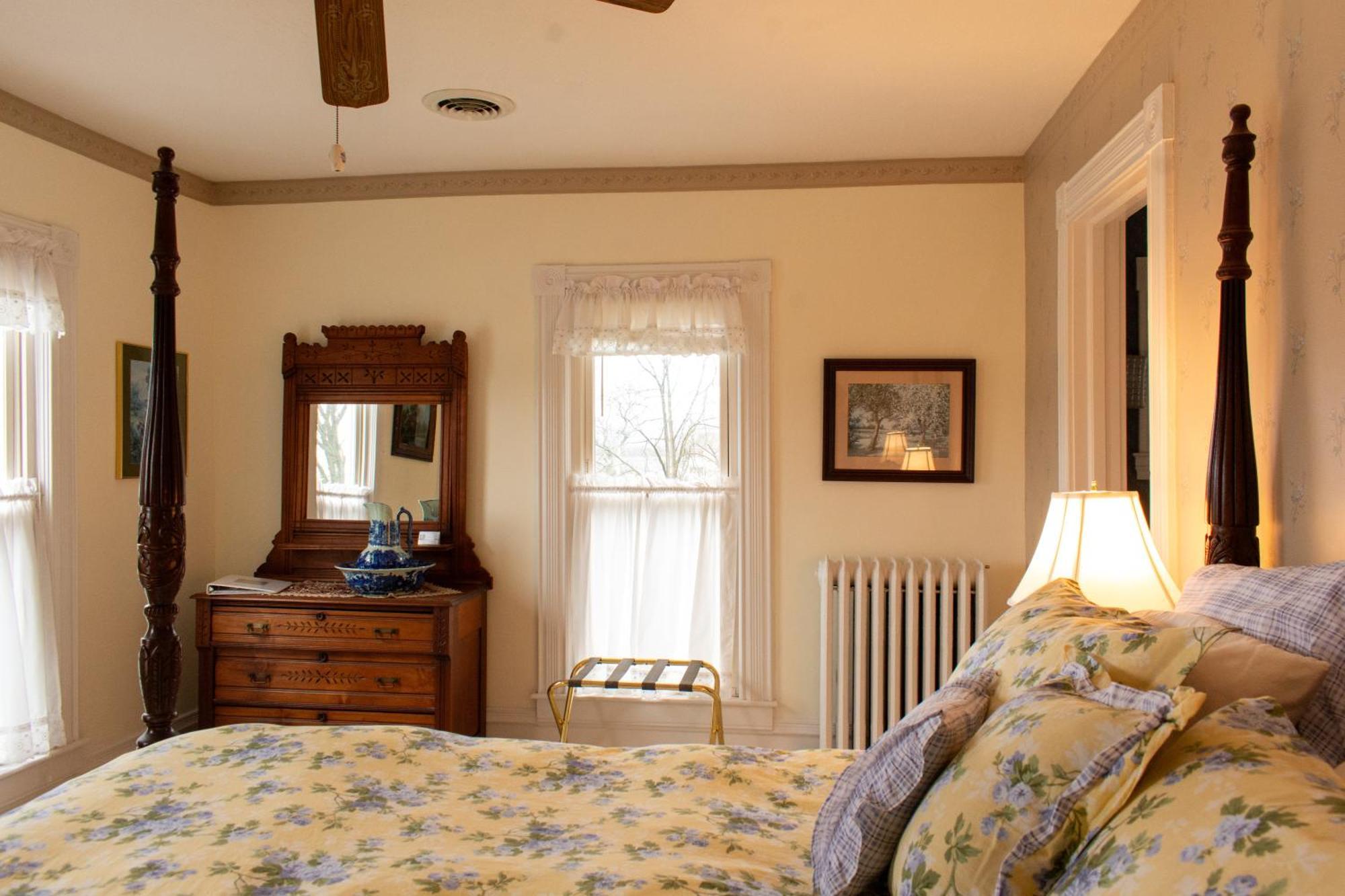 Hudson Manor Bed & Breakfast Уоткинс-Глен Экстерьер фото